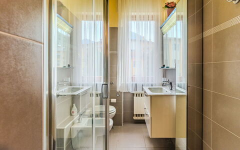 Casa Asia: Diseño De Interiores, Piso, Suelo, Arreglo De Tubería, Baño, Plomería, Habitación, Encendiendo, Grifo, Lavabo