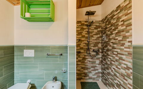 Casa Matilde: Piso, Diseño De Interiores, Suelo, Arreglo De Tubería, Loseta, Baño, Material Compuesto, Plomería, Techo, Baño