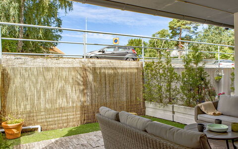 Strandpärlan: Maceta, Sombra, Mueble Para Exteriores, Balcón, Cerca, Planta De Casa, Jardín, Silla, Porche, Patio Interior
