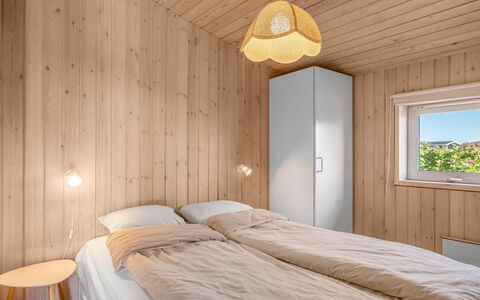 Elsamaria - 400M from the Sea: Diseño De Interiores, Madera, Habitación, Suelo, Piso, Techo, Cama, Sábana, Habitación, Lecho