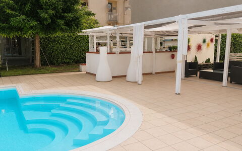 Villa Gertrude: Piscina, Recurso, Mueble Para Exteriores, Sombra, Ocio, Silla, Eco Hotel, Estructura Al Aire Libre, Hotel, Planta De Casa