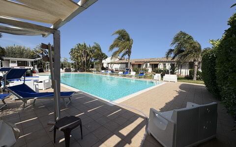 Villa Gertrude: Piscina, Recurso, Eco Hotel, Sombra, Hacienda, Hotel, Sunlounger, Inmuebles, Villa