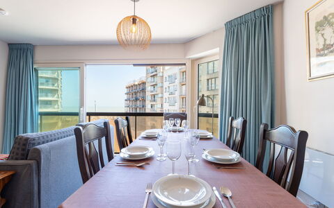 Zeewind Close to the Beach: Mueble, Diseño De Interiores, Piso, Suelo, Mesa, Madera, Techo, Silla, Habitación, Sofá