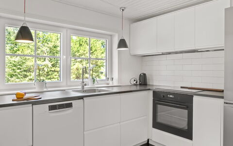Eufemia - 2.8Km from the Sea: Cocina, Piso, Madera, Mostrador, Diseño De Interiores, Suelo, Aparato De Cocina, Gabinetes, Fregadero, Grifo