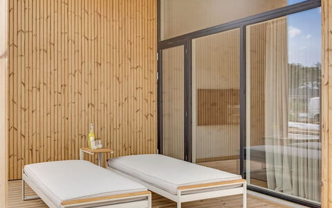 Huldrik - 900M from the Sea: Mueble, Diseño De Interiores, Piso, Suelo, Mesa, Madera, Techo, Silla, Habitación, Sofá