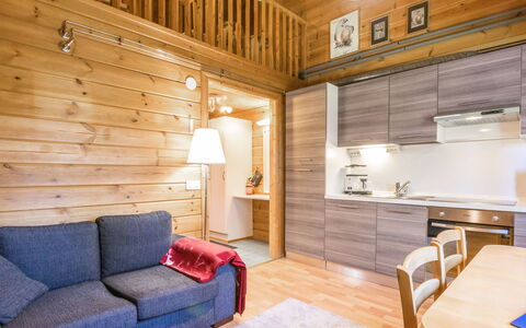 Lähikaltio 317, As. Karpalo: Madera, Diseño De Interiores, Piso, Techo, Suelo, Habitación, Manchas De Madera, Suelos De Madera, Madera Dura, Tablón