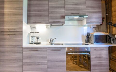 Lähikaltio 317, As. Karpalo: Cocina, Aparato De Cocina, Electrodoméstico, Mostrador, Fregadero, Piso, Gabinetes, Lavabo, Diseño De Interiores, Electrodoméstico