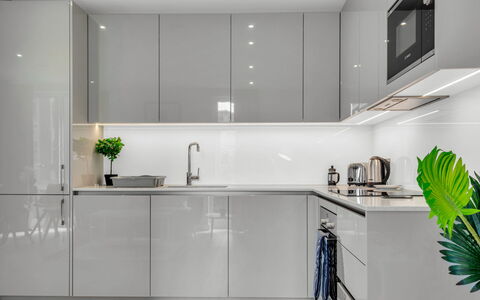 Elephant & Castle: Mueble, Diseño De Interiores, Piso, Suelo, Mesa, Madera, Techo, Silla, Habitación, Sofá
