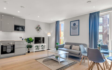 Elephant & Castle: Mueble, Diseño De Interiores, Piso, Suelo, Mesa, Madera, Techo, Silla, Habitación, Sofá