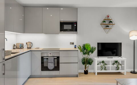 Elephant & Castle: Mueble, Diseño De Interiores, Piso, Suelo, Mesa, Madera, Techo, Silla, Habitación, Sofá