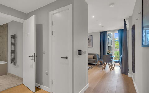 Elephant & Castle: Mueble, Diseño De Interiores, Piso, Suelo, Mesa, Madera, Techo, Silla, Habitación, Sofá