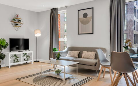 Elephant & Castle: Mueble, Diseño De Interiores, Piso, Suelo, Mesa, Madera, Techo, Silla, Habitación, Sofá