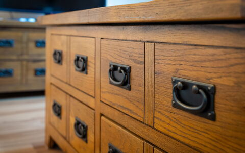Corbett Apt: Mueble, Diseño De Interiores, Piso, Suelo, Mesa, Madera, Techo, Silla, Habitación, Sofá