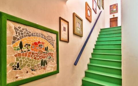 Helena: Mueble, Diseño De Interiores, Piso, Suelo, Mesa, Madera, Techo, Silla, Habitación, Sofá