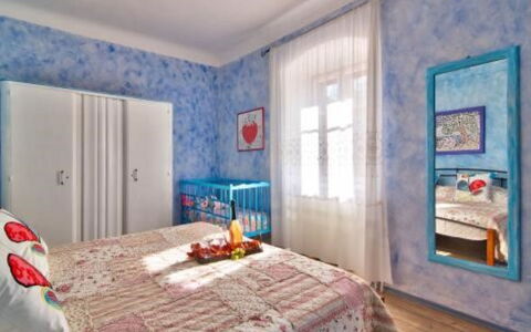 Helena: Mueble, Diseño De Interiores, Piso, Suelo, Mesa, Madera, Techo, Silla, Habitación, Sofá