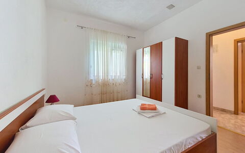 Marina 110: Mueble, Diseño De Interiores, Piso, Suelo, Mesa, Madera, Techo, Silla, Habitación, Sofá