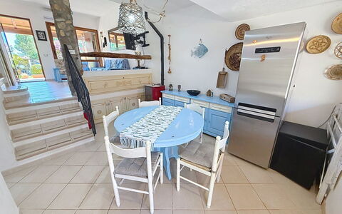 Villa Siria: Mueble, Diseño De Interiores, Piso, Suelo, Mesa, Madera, Techo, Silla, Habitación, Sofá
