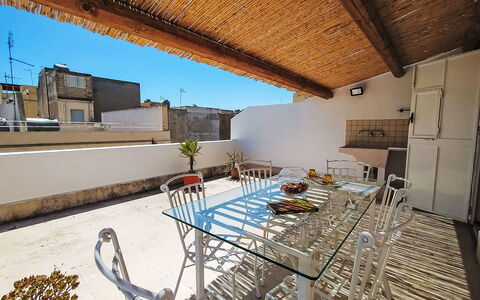 Dimora Avola Centro: Mueble, Diseño De Interiores, Piso, Suelo, Mesa, Madera, Techo, Silla, Habitación, Sofá
