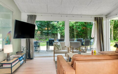 Anemette - 900M from the Sea: Mueble, Diseño De Interiores, Piso, Sofá, Suelo, Madera, Techo, Sala, Silla, Casa