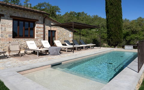 Casa Faraona: Material Compuesto, Piscina, Mueble Para Exteriores, Paisajismo, Losa, Patio Interior, Casa De Campo, Fuente De Agua, Villa