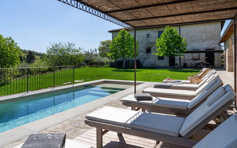 Casa Faraona: Piscina, Arquitectura, Material Compuesto, Inmuebles, Mueble Para Exteriores, Jardín, Patio Interior, Paisajismo, Sombra, Patio