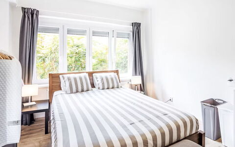 Prague Castle Oasis: Mueble, Cama, Diseño De Interiores, Habitación, Lecho, Sábana, Madera, Linos, Suelo, Piso