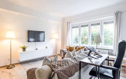 Prague Castle Oasis: Mueble, Diseño De Interiores, Sofá, Piso, Madera, Casa, Suelo, Sala, Habitación, Techo