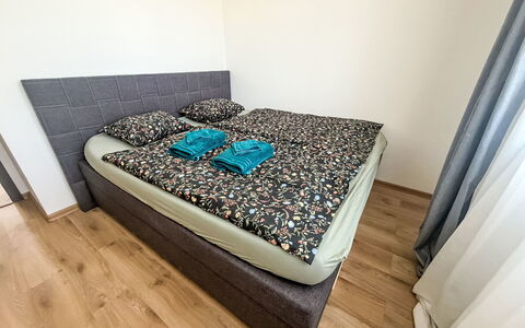 Horní Líšnice: Piso, Habitación, Suelo, Cama, Linos, Habitación, Lecho, Marco De La Cama, Suelos De Madera, Sábana