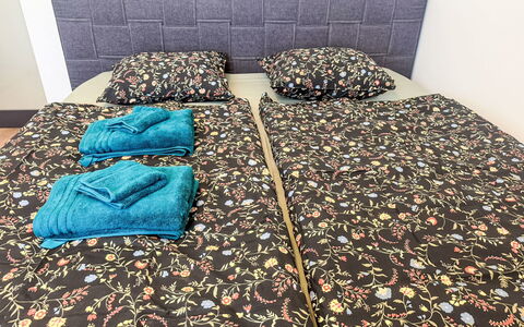 Horní Líšnice: Habitación, Linos, Cama, Textil, Lecho, Sábana, Piso, Suelo, Marco De La Cama, Mueble