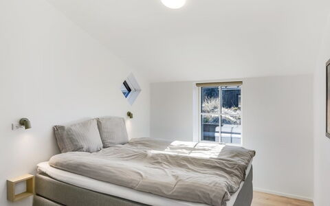 Karoliina - 500M from the Sea: Piso, Suelo, Habitación, Diseño De Interiores, Techo, Cama, Lecho, Sábana, Marco De La Cama, Linos