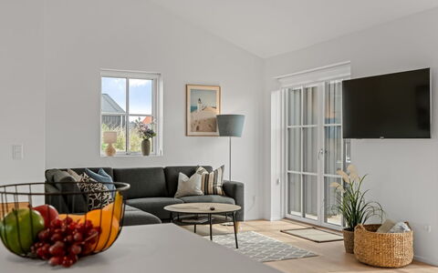 Karoliina - 500M from the Sea: Mueble, Diseño De Interiores, Piso, Suelo, Pared, Sofá, Madera, Sala, Techo, Mesa
