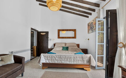 La Buena Vida: Mueble, Diseño De Interiores, Cama, Habitación, Pared, Piso, Madera, Techo, Suelo, Habitación
