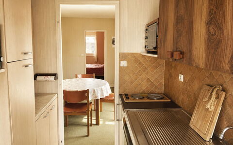 Les Guillemots: Piso, Madera, Cocina, Diseño De Interiores, Mueble, Electrodoméstico, Mostrador, Suelo, Techo, Gabinetes