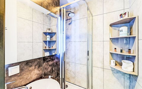 Résidence de la Mer: Diseño De Interiores, Arreglo De Tubería, Piso, Baño, Suelo, Plomería, Habitación, Grifo, Departamento, Loseta