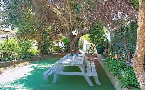 Le Moulin: Mueble, Diseño De Interiores, Departamento, Suelo, Piso, Mesa, Silla, Sala, Habitación, Casa