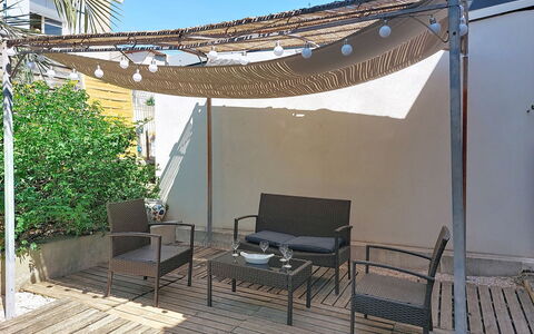 Le Moulin: Mueble, Diseño De Interiores, Departamento, Suelo, Piso, Mesa, Silla, Sala, Habitación, Casa
