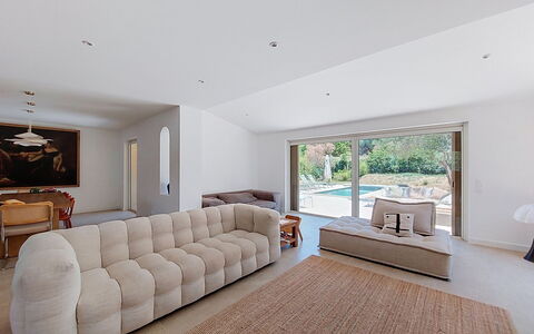 La Villa Nana: Mueble, Diseño De Interiores, Departamento, Suelo, Piso, Mesa, Silla, Sala, Habitación, Casa