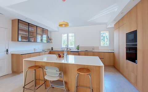 La Villa Nana: Mueble, Diseño De Interiores, Departamento, Suelo, Piso, Mesa, Silla, Sala, Habitación, Casa