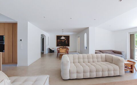 La Villa Nana: Mueble, Diseño De Interiores, Departamento, Suelo, Piso, Mesa, Silla, Sala, Habitación, Casa