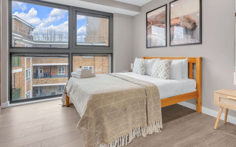 Hoxton Residence: Mueble, Diseño De Interiores, Departamento, Suelo, Piso, Mesa, Silla, Sala, Habitación, Casa