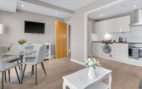 Hoxton Residence: Mueble, Diseño De Interiores, Departamento, Suelo, Piso, Mesa, Silla, Sala, Habitación, Casa