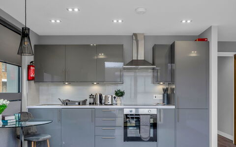 Hoxton 310: Cocina, Aparato De Cocina, Mostrador, Mueble, Gabinetes, Diseño De Interiores, Electrodoméstico, Pared, Lámpara, Piso