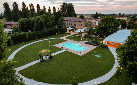 Relais Villa Mirandola: Césped, Jardín, Inmuebles, Recurso, Ocio, Piscina, Hacienda, Yarda, Patio, Paisajismo