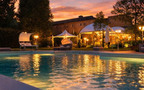 Relais Villa Mirandola: Noche, Piscina, Inmuebles, Hacienda, Recurso, Jardín, La Iluminación Del Paisaje, Oscuridad, Medianoche, Paisajismo