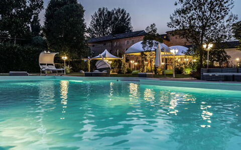 Relais Villa Mirandola: Noche, Recurso, Lámpara, Piscina, Jardín, Hacienda, Iluminación De Seguridad, Medianoche, Paisajismo, La Iluminación Del Paisaje