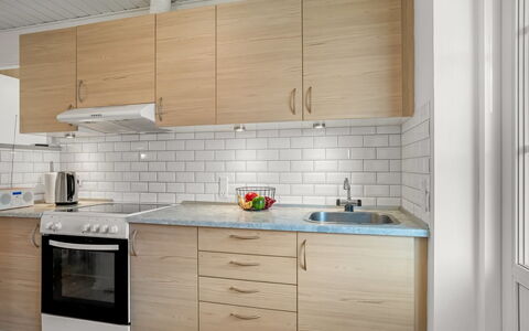 Ineke - 200M from the Sea: Mostrador, Gabinetes, Cocina, Piso, Aparato De Cocina, Mueble, Electrodoméstico, Madera, Lavabo, Diseño De Interiores