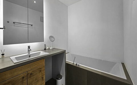 Weidach 10 Top 6: Piso, Pared, Arreglo De Tubería, Baño, Diseño De Interiores, Suelo, Grifo, Lavabo, Mueble De Baño, Lavabo Del Baño