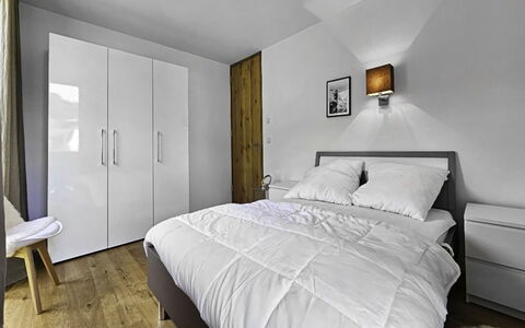 Weidach 10 Top 6: Mueble, Cama, Habitación, Diseño De Interiores, Pared, Lecho, Sábana, Madera, Piso, Suelo