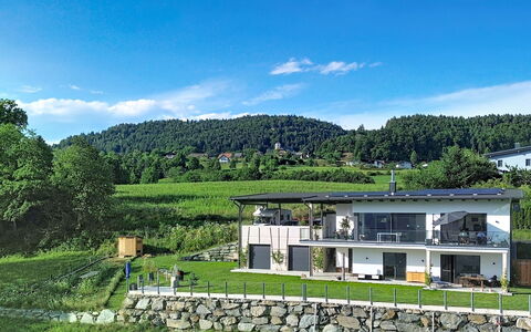 Karawanken Panorama: Hierba, Casa, Paisaje, Casa, Área Rural, El Terreno Del Lote, Nube, Techo, Cabaña