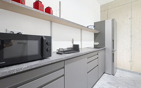Karawanken Panorama: Cocina, Electrodoméstico, Aparato De Cocina, Mostrador, Electrodoméstico, Diseño De Interiores, Gabinetes, Estufa De Cocina, Departamento
